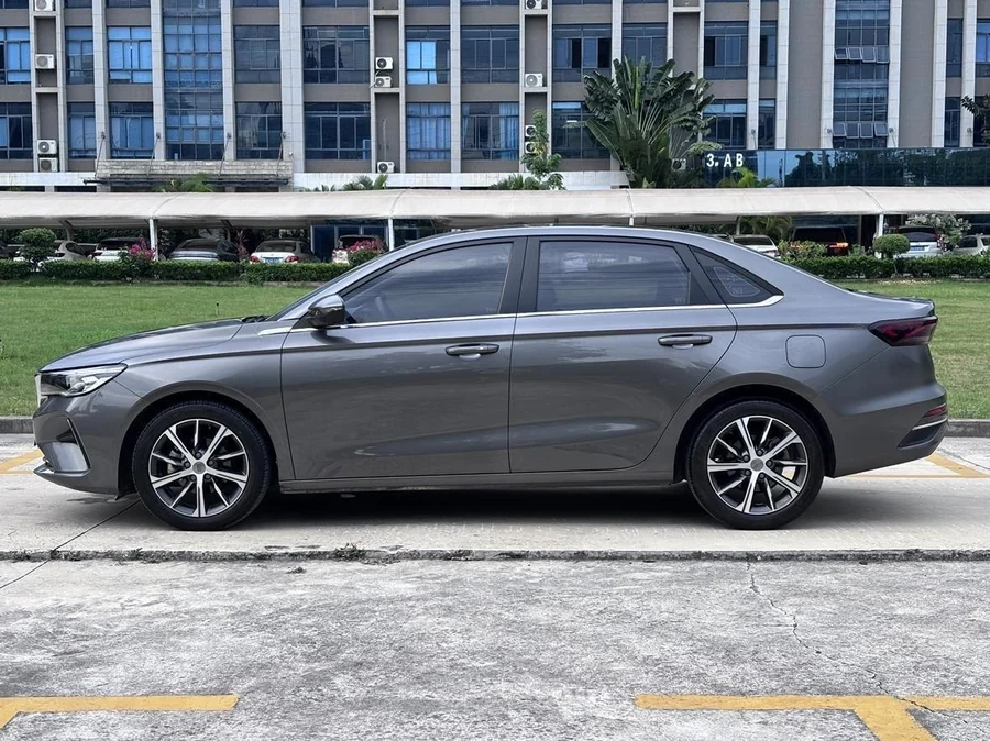 Geely Emgrand (Geely Emgrand 4) — фото 4