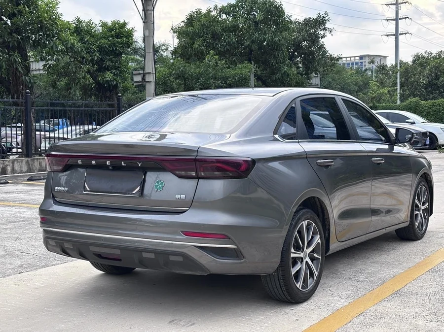 Geely Emgrand (седан Geely Emgrand) — фото 7
