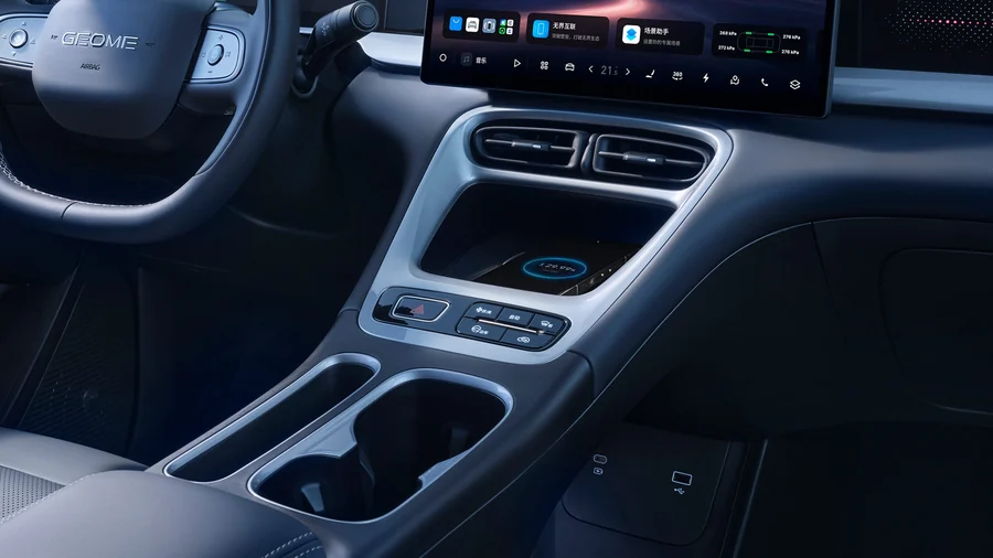 Geely Galaxy Xingyuan (Geely Galaxy EX2) — фото 13