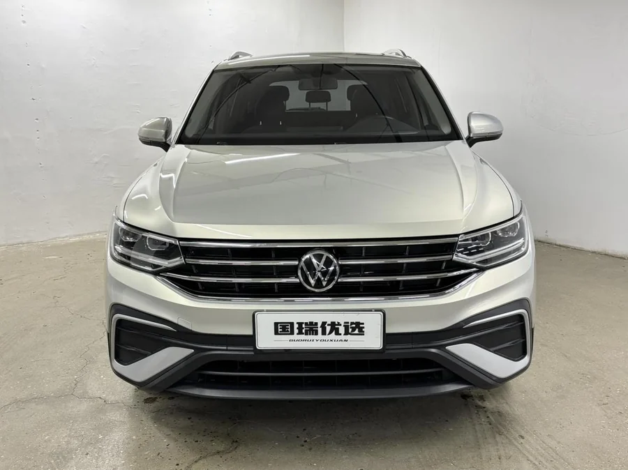 Volkswagen Tiguan L (Фольксваген Тигуан Л) — фото 1