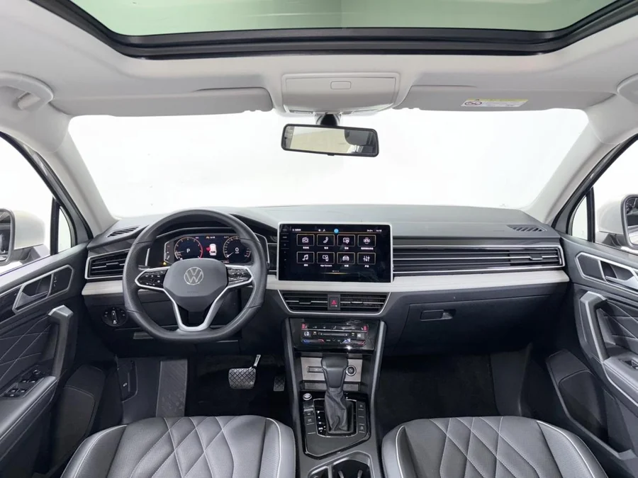 Volkswagen Tiguan L (Тигуан 7 мест) — фото 6